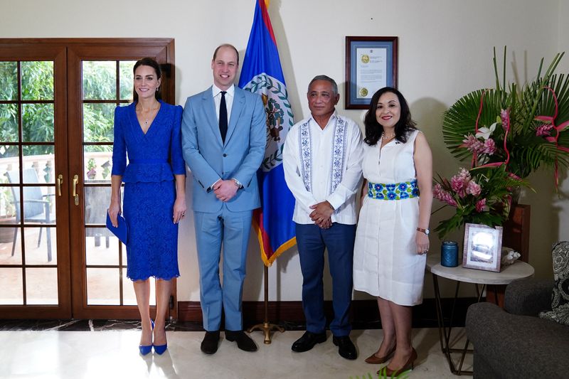 © Reuters. Britain's Prince William and Catherine, Duchess of Cambridge, meet with Belize's Prime Minister Johnny Briceno and his wife Rossana, as they begin their tour of the Caribbean on behalf of the Queen to mark her Platinum Jubilee, at the Laing Building, in Belize City, Belize March 19, 2022. Jane Barlow/Pool via REUTERS