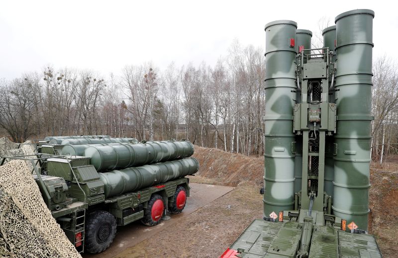 &copy; Reuters. FILE PHOTO: A view shows a new S-400 "Triumph" surface-to-air missile system after its deployment at a military base outside the town of Gvardeysk near Kaliningrad, Russia March 11, 2019. REUTERS/Vitaly Nevar