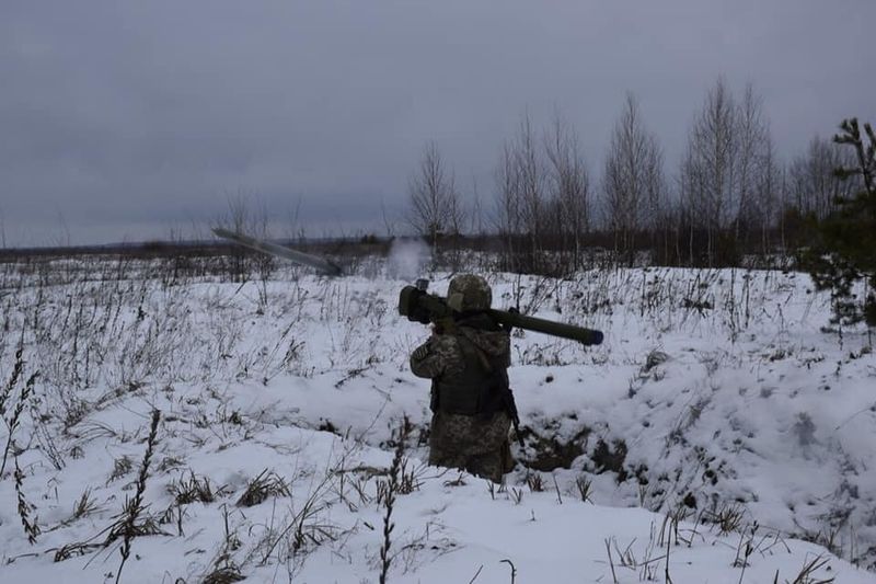 &copy; Reuters. جندي أوكراني يشارك في تدريبات عسكري في منطقة فولين الغربية في 26 يناير كانون الثاني 2022. صورة لرويترز من القوات المسلحة الأوكرانية.