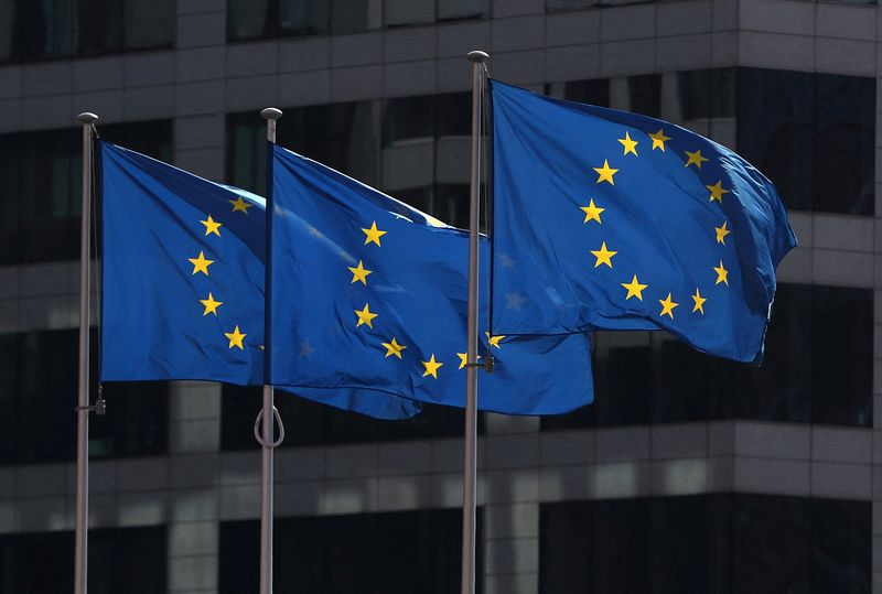 &copy; Reuters. 　欧州連合（ＥＵ）は今週、ウクライナに侵攻したロシアに対し原油禁輸措置を発動するか検討する。写真はＥＵの旗。ブリュッセルの欧州委員会本部で２０１９年４月撮影（２０２２年　