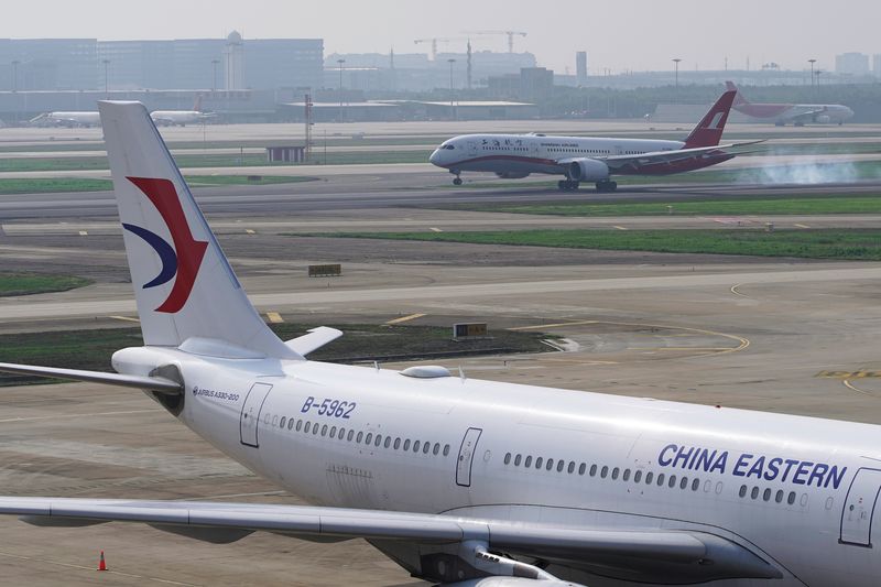 &copy; Reuters. Un avion de ligne de la compagnie China Eastern Airlines avec 133 passagers à bord a eu un "accident" lundi dans la région du Guangxi, dans le sud de la Chine, a rapporté la télévision d'Etat chinoise. /Photo d'archives/REUTERS/Aly Song