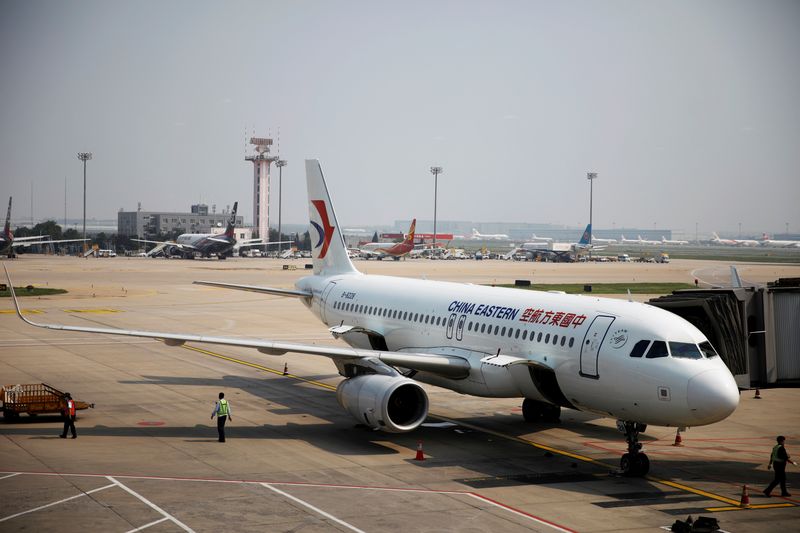 &copy; Reuters. Avião da companhia aérea chinesa China Eastern Airlines no aeroporto de Pequim
22/07/2020 REUTERS/Carlos Garcia Rawlins