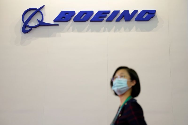 &copy; Reuters. A woman walks past a Boeing logo at the China International Aviation and Aerospace Exhibition, or Airshow China, in Zhuhai, Guangdong province, China September 28, 2021. REUTERS/Aly Song