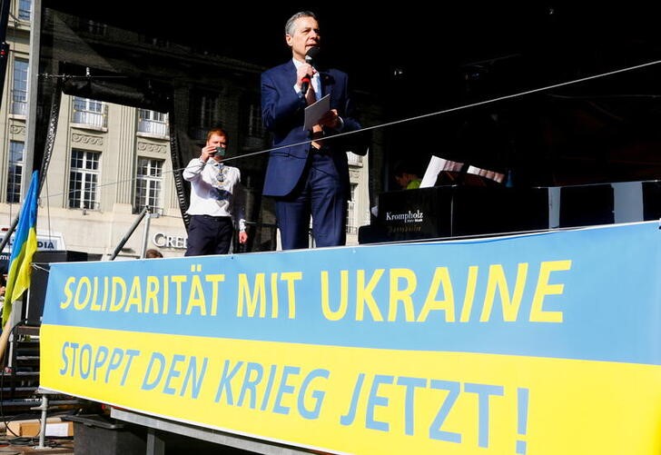 &copy; Reuters. Foto de archivo del Presidente suizo, Ignazio Cassis, hablando en una manifestación contra la invasión rusa a Ucrania en Berna
Mar 19, 2022. REUTERS/Arnd Wiegmann