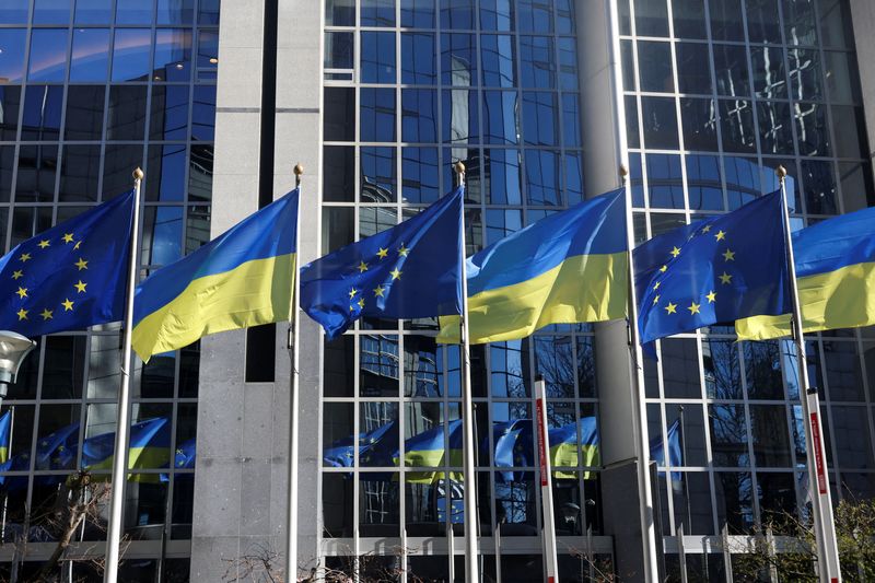 &copy; Reuters. FILE PHOTO: Flags of European Union and Ukraine flutter outside EU Parliament building, in Brussels, Belgium, February 28, 2022.  REUTERS/Yves Herman