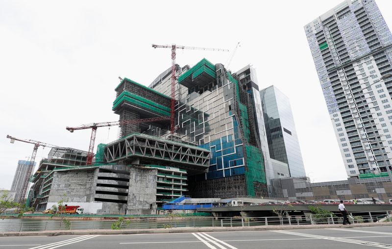 &copy; Reuters. A general view of an office and apartment complex in the business district of Colombo, Sri Lanka, September 9, 2020. REUTERS/Dinuka Liyanawatte