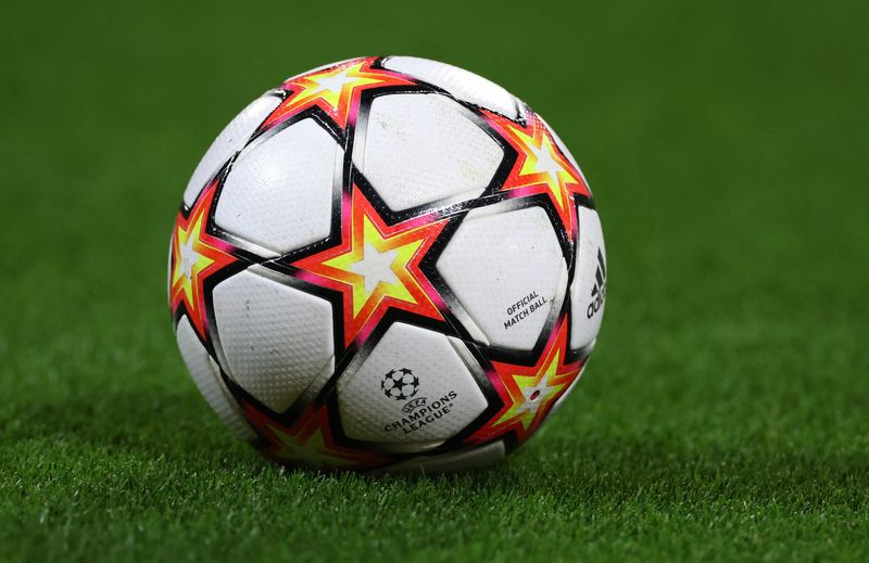 &copy; Reuters. FOTO DE ARCHIVO. Imagen referencial de un balón antes del Liverpool v. Inter de Milán, en Liverpool, Reino Unido. 8 de marzo de 2022. REUTERS/Phil Noble