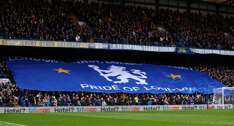 © Reuters. FILE PHOTO: Soccer Football - Premier League - Chelsea v Newcastle United - Stamford Bridge, London, Britain - March 13, 2022 General view of a Chelsea banner inside the stadium before the match REUTERS/David Klein 