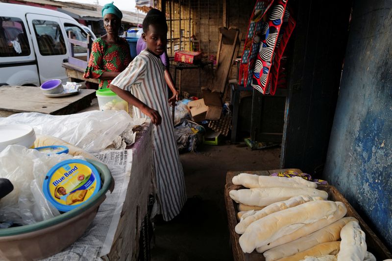 &copy; Reuters. FILE PHOTO: Baked bread from Bethel Brothers Bakery is seen on a street vendor's stall in Accra, Ghana, March 8, 2022. REUTERS/Francis Kokoroko