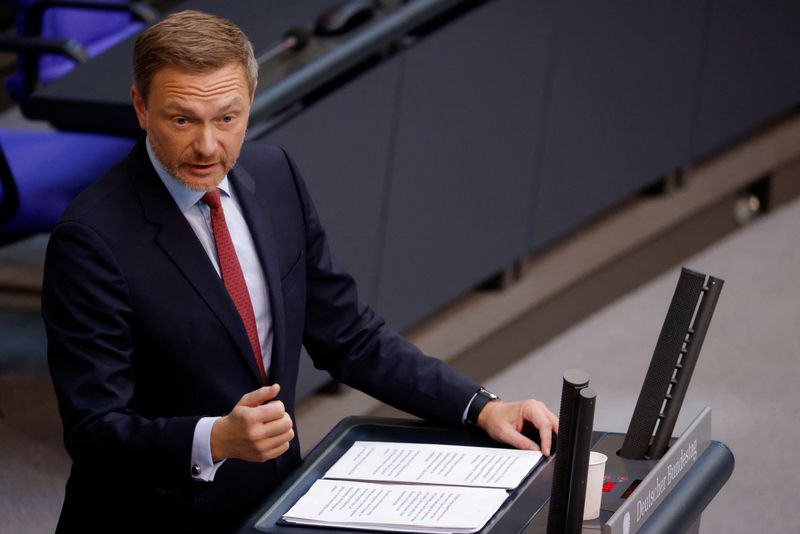 © Reuters. German Finance Minister Christian Lindner speaks during a budget session, in the plenary hall of the lower house of the German parliament, the Bundestag, in Berlin, Germany March 22, 2022. REUTERS/Michele Tantussi