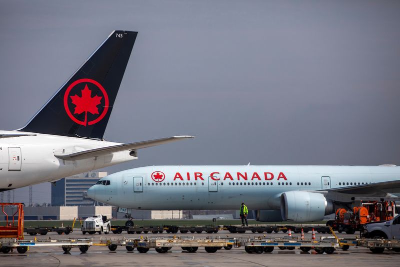&copy; Reuters. Air Canada planes are parked at Toronto Pearson Airport in Mississauga, Ontario, Canada April 28, 2021. REUTERS/Carlos Osorio