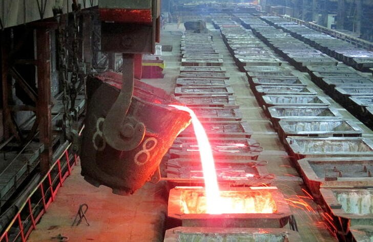 © Reuters. Foto de archivo ilustrativa d níquel fundido en una planta de Norilsk Nickel en la región ártica de Norilsk 
Ene 23, 2015. REUTERS/Polina Devitt/ 
