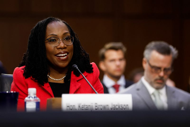 © Reuters. Judge Ketanji Brown Jackson testifies during her U.S. Senate Judiciary Committee confirmation hearing on her nomination to the U.S. Supreme Court, as her husband Patrick Jackson is seated nearby on Capitol Hill in Washington, U.S., March 22, 2022. REUTERS/Jonathan Ernst