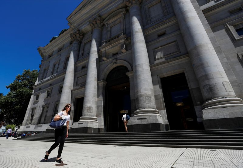 © Reuters. BC da Argentina elevará taxa de juros em reunião da diretoria, diz fonte
07/12/2021
REUTERS/Agustin Marcarian