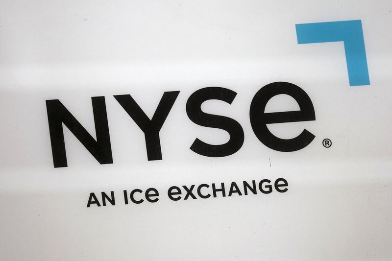 © Reuters. The logo for the New York Stock Exchange (NYSE) is displayed on Wall Street in New York City, U.S., March 22, 2022.  REUTERS/Brendan McDermid