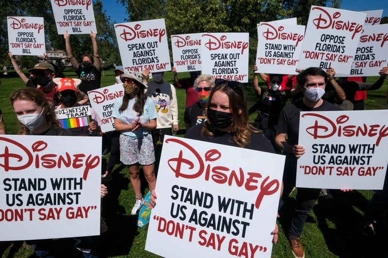 &copy; Reuters. Disney employees protest against Florida's "Don't Say Gay" bill, in Glendale, California, U.S., March 22, 2022. REUTERS/Ringo Chiu