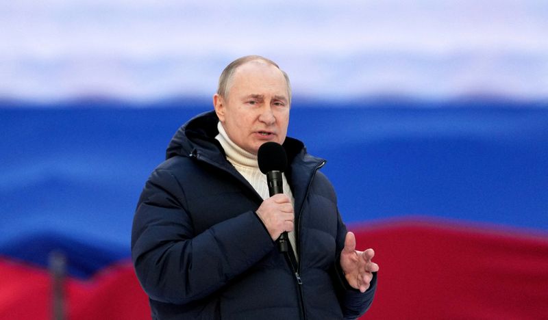 © Reuters. الرئيس الروسي فلاديمير بوتين يلقي كلمة في موسكو يوم 18 مارس آذار 2022. صورة لرويترز من وكالة الإعلام الروسية.