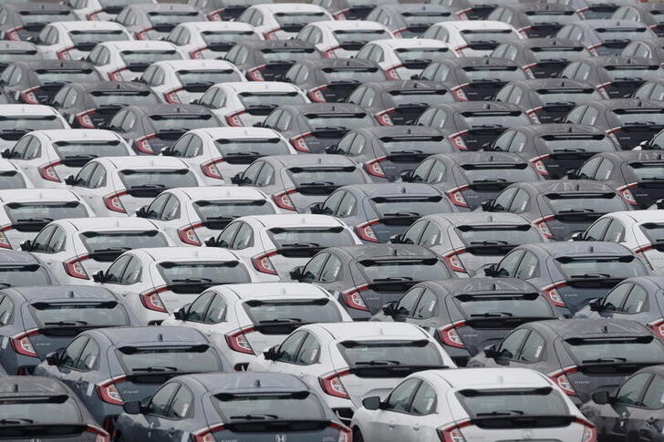 © Reuters. Rows of Honda Civic cars are lined up in the docks following the end of the Brexit transition period in Southampton, Britain, January 1, 2021. REUTERS/Matthew Childs