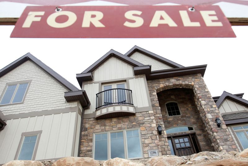 &copy; Reuters. FILE PHOTO: A newly built home sits vacant with a "For Sale" sign in front, at the Courtland Ridge development in Alpine, Utah, March 26, 2008. REUTERS/George Frey