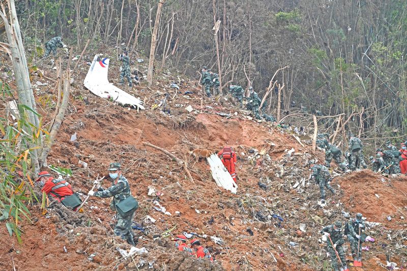 &copy; Reuters. Rescuers search for the black boxes at a plane crash site in Tengxian county of Wuzhou, Guangxi Zhuang Autonomous Region, China March 22, 2022. A China Eastern Airlines passenger plane, flight MU5735, crashed into the mountainside on Monday. Zhou Hua/X