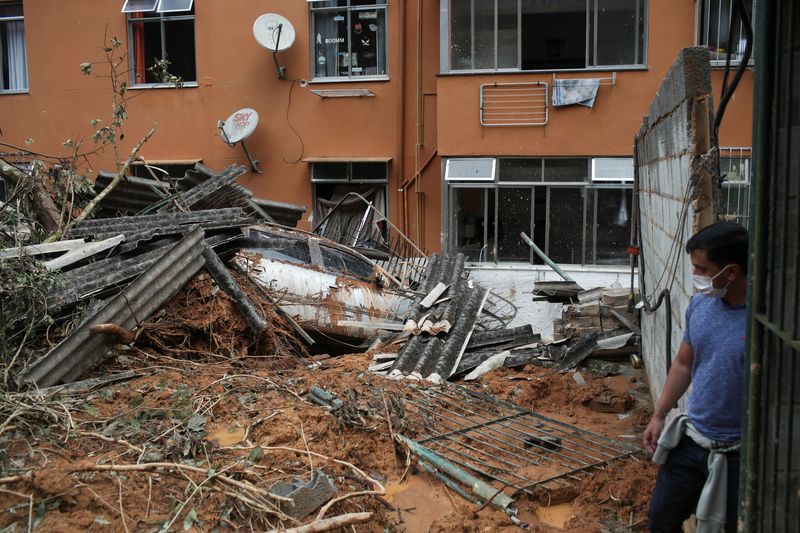 &copy; Reuters. Área devastada por deslizamento de terra causada pelas fortes chuvas em Petrópolis
18/02/2022 REUTERS/Ricardo Moraes