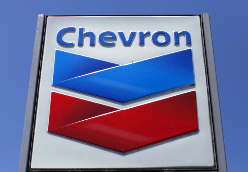 &copy; Reuters. FILE PHOTO: A Chevron gas station sign is seen in Del Mar, California, in this April 25, 2013. REUTERS/Mike Blake