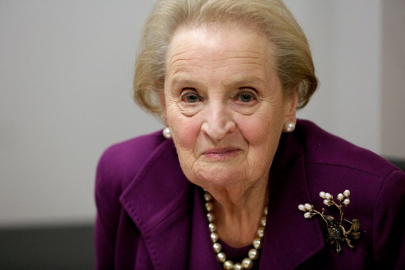 &copy; Reuters. Madeleine Albright, première femme à occuper le poste de secrétaire d'Etat américain et qui fut aussi ambassadrice auprès des Nations unies, est décédée mercredi des suites d'un cancer à l'âge de 84 ans, a fait savoir sa famille sur Twitter. /Ph