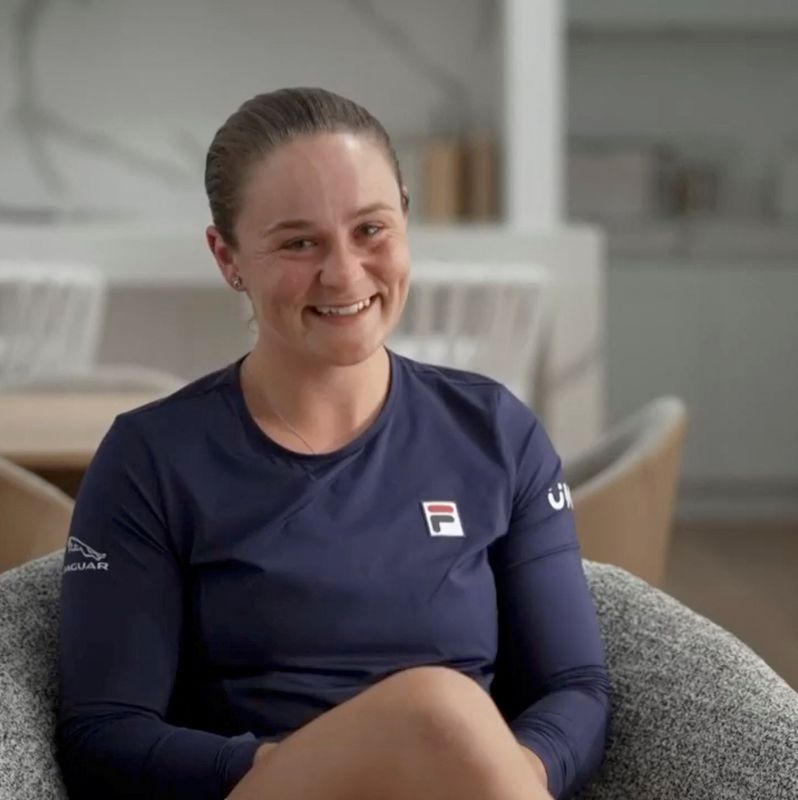 &copy; Reuters. لاعبة التنس الاسترالية آشلي بارتي تبتسم أثناء اعلان اعتزالها من برزبين باستراليا في صورة ثابتة من تسجيل مصور بدون تاريخ على وسائل التواصل ا