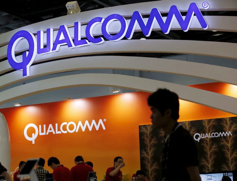 &copy; Reuters. FILE PHOTO: Qualcomm's logo is seen at its booth at the Global Mobile Internet Conference (GMIC) 2015 in Beijing, China, April 28, 2015. REUTERS/Kim Kyung-Hoon/