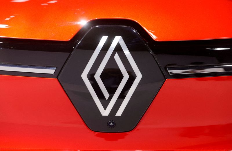 &copy; Reuters. FOTO DE ARCHIVO: El nuevo coche Renault Megane E-Tech 100% eléctrico se muestra antes del Salón del Automóvil de Múnich 2021 durante una presentación en Aubervilliers, cerca de París, Francia, el 2 de septiembre de 2021.  REUTERS/Eric Gaillard