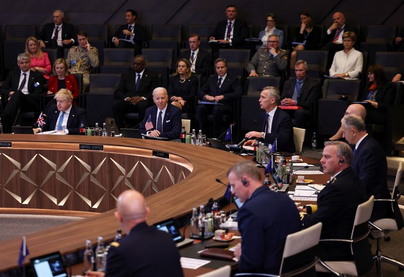 &copy; Reuters. Les dirigeants des 30 pays membres de l'Otan se sont entendus jeudi sur l'envoi de renforts dans quatre pays de l'Est de l'Europe pour pouvoir faire face à toute éventualité au regard de la guerre en Ukraine, "qualifiée de menace pour la sécurité mo