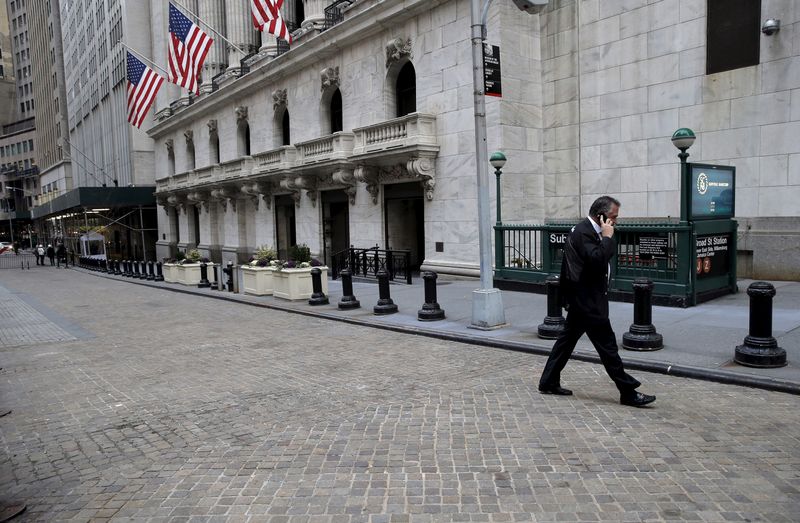 &copy; Reuters. La Bourse de New York a fini en hausse jeudi. L'indice Dow Jones a gagné 1,02% et le S&P-500, plus large, a pris 1,43%.  Le Nasdaq Composite a avancé de son côté de 1,93%. /Photo d'archives/REUTERS/Brendan McDermid