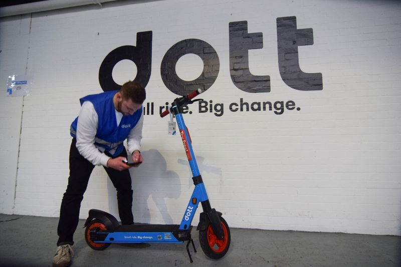 &copy; Reuters. Ben Gillan, a warehouse operations manager at Dott, changes a swappable battery in one of the micromobility provider's electric scooters, in London, Britain, March 4, 2022. REUTERS/Nick Carey