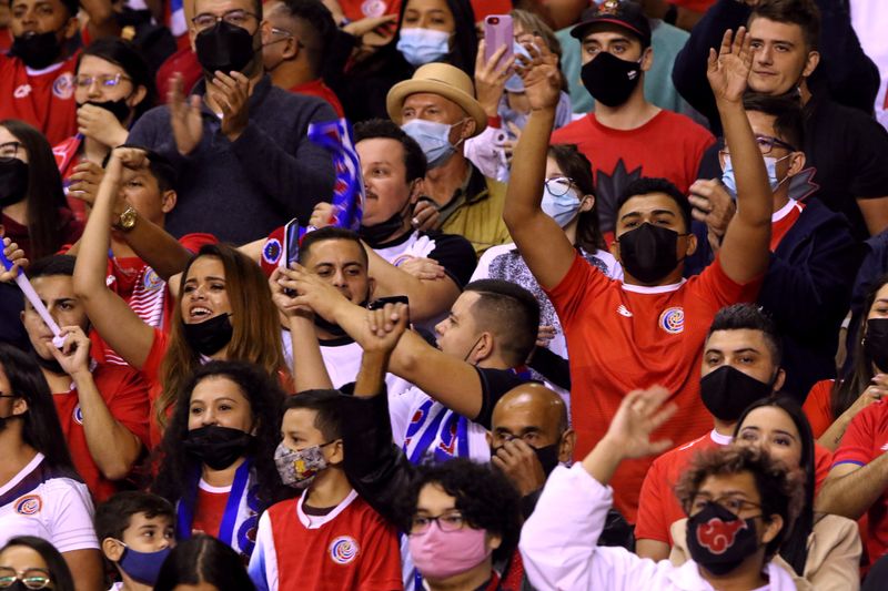 &copy; Reuters. مشجعو فريق كوستاريكا خلال مباراة فريقهم أمام كندا في التصفيات المؤهلة لنهائيات كأس العالم لكرة القدم 2022 ليل الجمعة. تصوير: مايلا لوبيز - روي