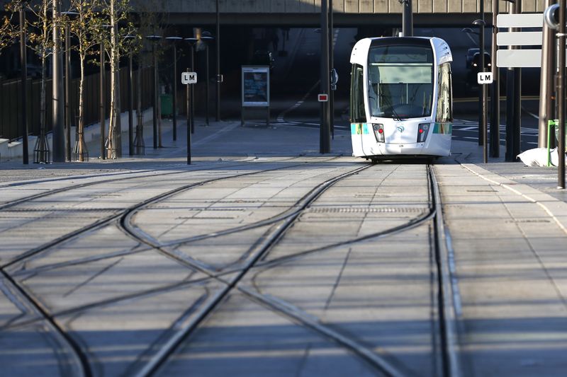 &copy; Reuters. Le trafic était fortement perturbé sur le réseau de bus et de tramway parisien en raison d'un mouvement social pour les salaires et l'ouverture à la concurrence prévue en 2025. /Photo d'archives/REUTERS/Charles Platiau
