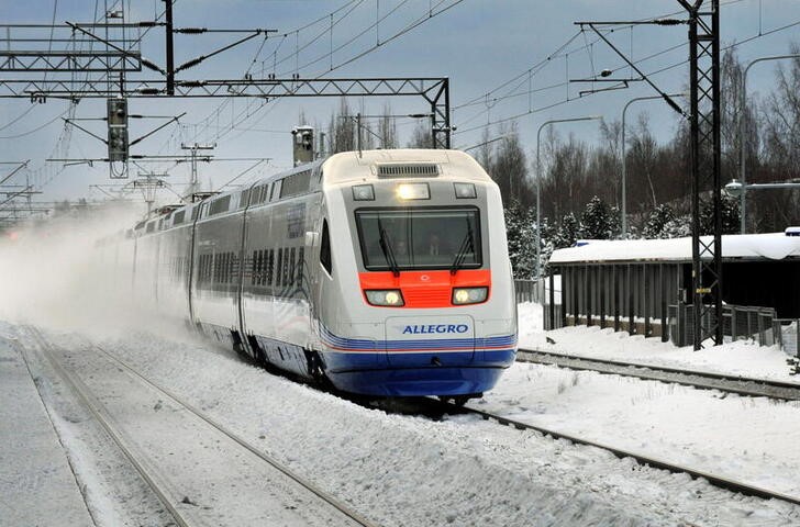 &copy; Reuters. Imagen de archivo de un tren Allegro en una estación de Helsinki, Filandia. 12 diciembre 2010. REUTERS/Timo Jaakonaho/Lehtikuva