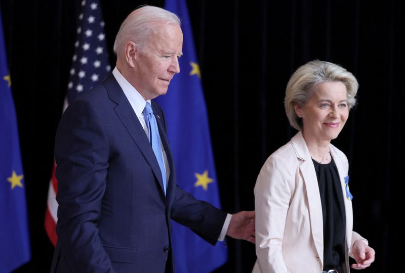 &copy; Reuters. Presidentes dos EUA, Joe Biden, e da Comissão Europeia, Ursula von der Leyen, em Bruxelas
25/03/2022 REUTERS/Evelyn Hockstein
