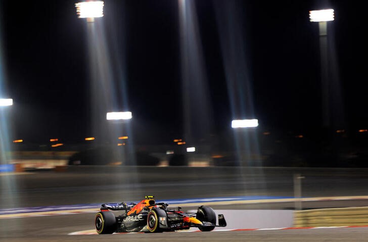 &copy; Reuters. Mar 20, 2022 
Foto del domingo del Red Bull de Sergio Perez en el GP de Baréin 
REUTERS/Thaier Al-Sudani