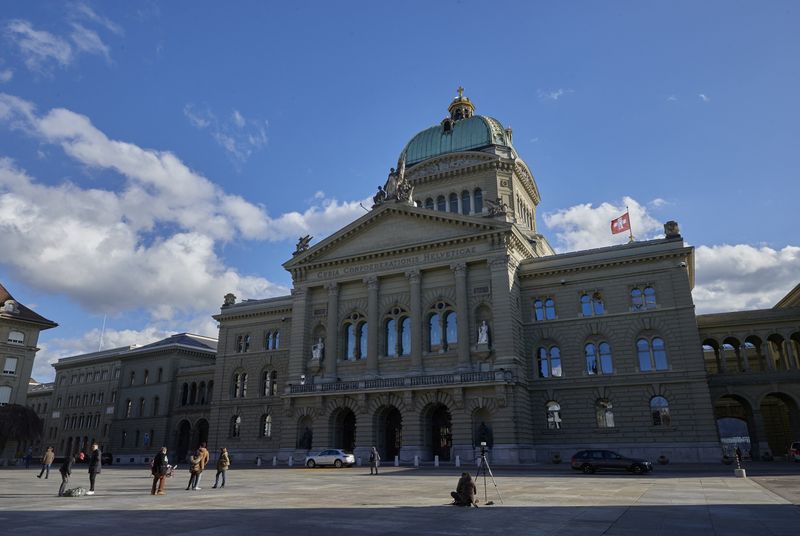 &copy; Reuters. FILE PHOTO: The Swiss Parliament Building (Bundeshaus) is pictured during a Federal Council meeting in Bern, Switzerland, March 12, 2021. REUTERS/Denis Balibouse/File Photo