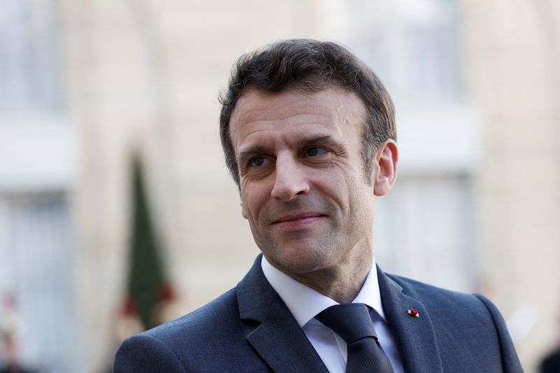 &copy; Reuters. L'inquiétude commence à poindre dans l'entourage d'Emmanuel Macron, alors que la campagne atone en vue de l'élection présidentielle du mois prochain en France, écrasée par la guerre en Ukraine, fait planer le risque d'une forte abstention qui pourra
