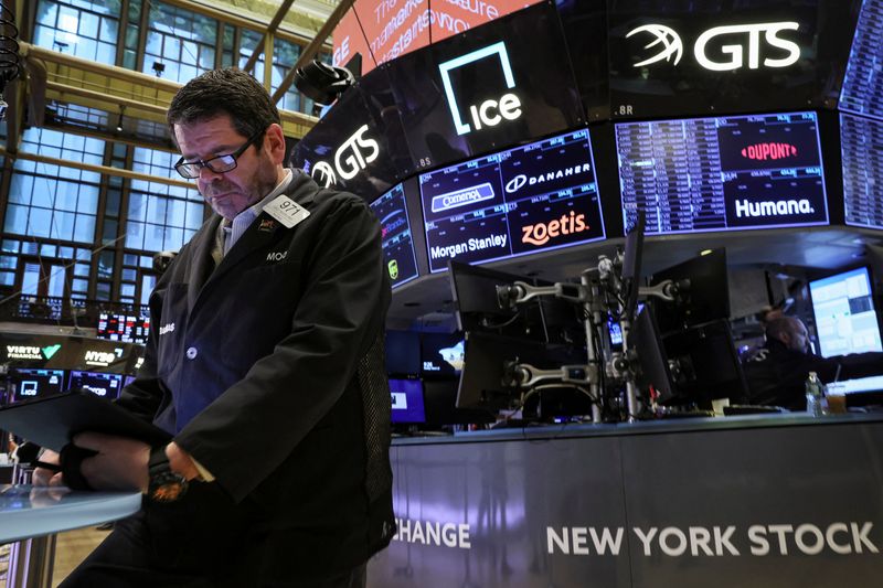 &copy; Reuters. Operadores trabalham na Bolsa de Nova York, EUA
22/03/2022
REUTERS/Brendan McDermid