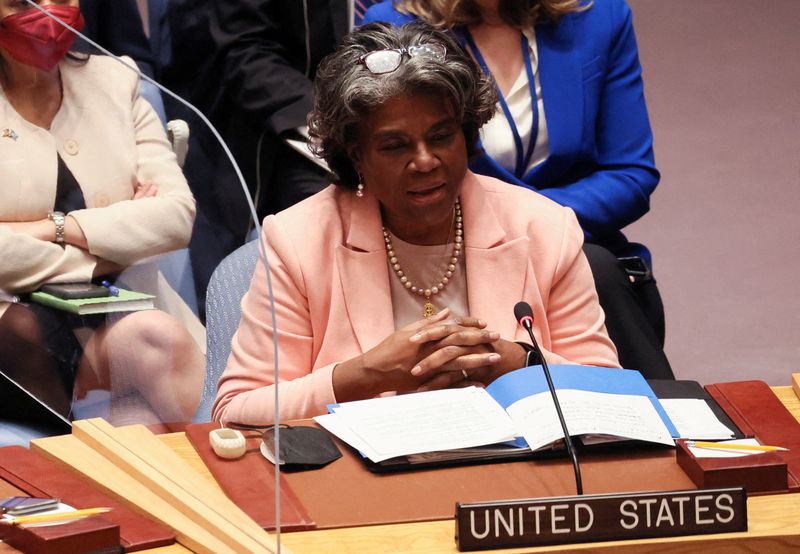 &copy; Reuters. FOTO DE ARCHIVO-La embajadora de Estados Unidos ante la ONU, Linda Thomas-Greenfield, habla durante la reunión del Consejo de Seguridad de las Naciones Unidas, en medio de la invasión rusa de Ucrania, en la sede de las Naciones Unidas en Nueva York, Nue
