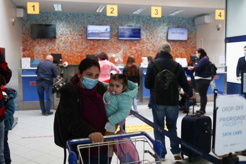 &copy; Reuters. People check in at an airport to leave Sao Jorge island on the last commercial flight of the day, amid small earthquakes recorded in the area, in Velas, Azores, Portugal, March 26, 2022. REUTERS/Pedro Nunes
