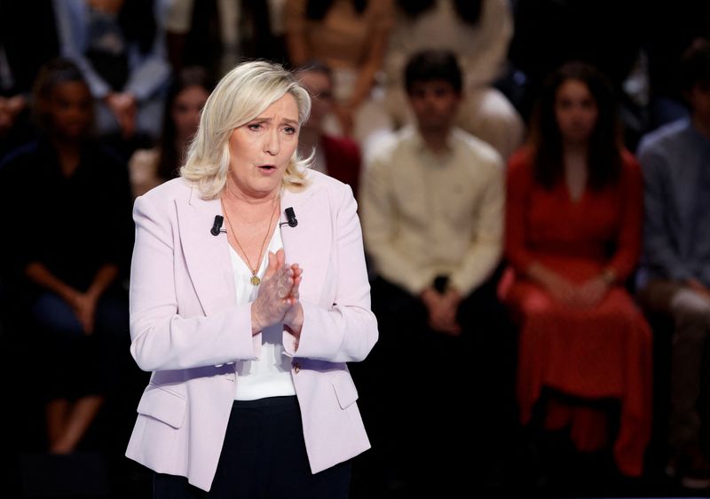 &copy; Reuters. FILE PHOTO: French far-right Rassemblement National (RN) party Member of Parliament and presidential candidate Marine Le Pen talks during the show "La France face a la guerre" (France in the Face of War) broadcasted on French TV channel TF1, in Saint-Deni