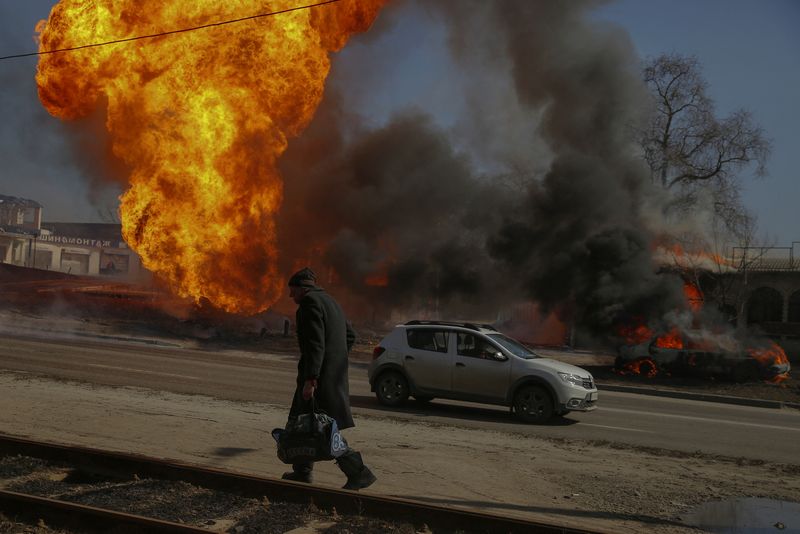 &copy; Reuters. Les forces russes tirent sur une installation de recherche nucléaire située dans la ville de Kharkiv, a annoncé samedi le Parlement ukrainien dans un message publié via Twitter. /Photo prise le 25 mars 2022/REUTERS/REUTERS/Oleg Pereverzev