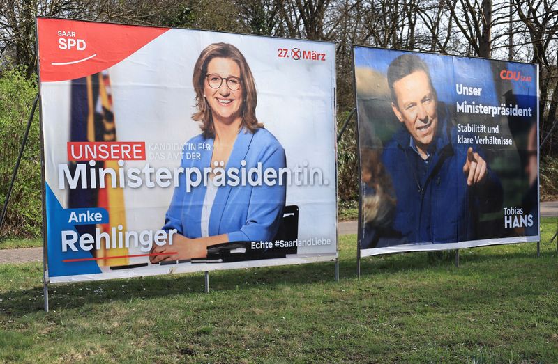 &copy; Reuters. FILE PHOTO: Election posters of Anke Rehlinger (L), top candidate for the Social Democratic party SPD and Tobias Hans, top candidate for the Christian Democratic Union party CDU for the upcoming March 27, 2022, election in Germany's smallest federal state