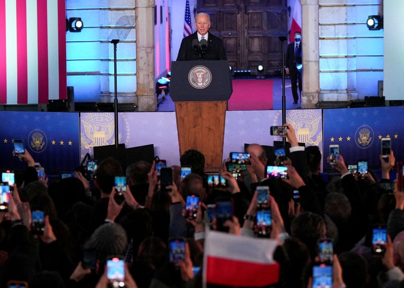&copy; Reuters. FILE PHOTO: U.S. President Joe Biden speaks during an event at the Royal Castle, amid Russia's invasion of Ukraine, in Warsaw, Poland, March 26, 2022. REUTERS/Aleksandra Szmigiel/File Photo