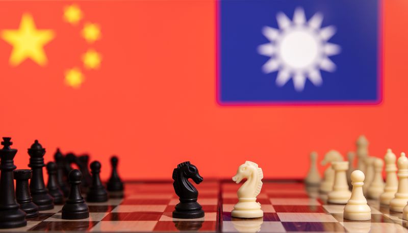 &copy; Reuters. FILE PHOTO: Chess pieces are seen in front of displayed China and Taiwan's flags in this illustration taken January 25, 2022. REUTERS/Dado Ruvic/Illustration