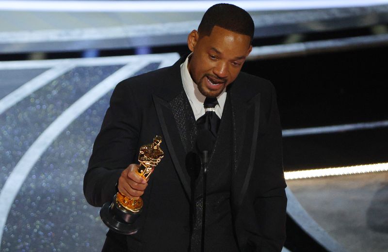 &copy; Reuters. Will Smith accepts the Oscar for Best Actor in "King Richard" at the 94th Academy Awards in Hollywood, Los Angeles, California, U.S., March 27, 2022. REUTERS/Brian Snyder