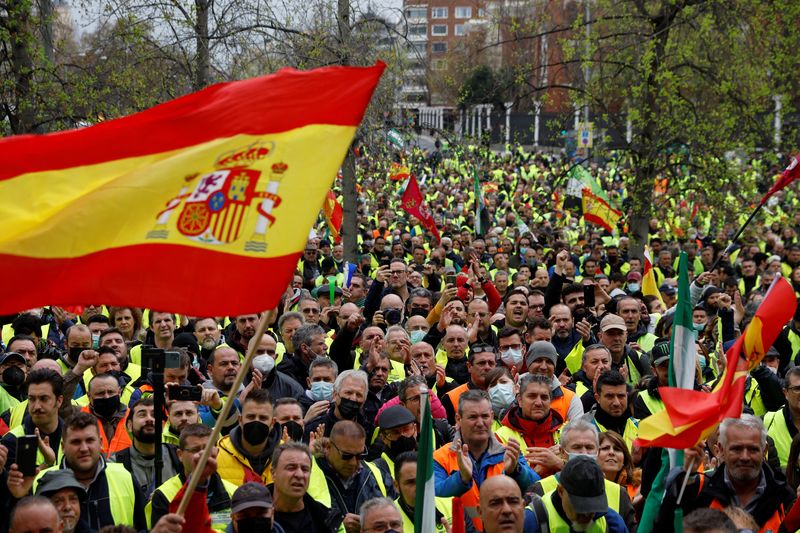 &copy; Reuters. Striking truck drivers and supporters protest over high fuel prices and working conditions, in Madrid, Spain, March 25, 2022. REUTERS/Susana Vera